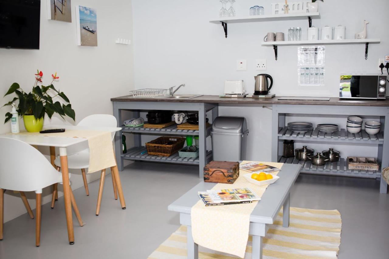 Three Feathers Cottages 랑게바안 외부 사진