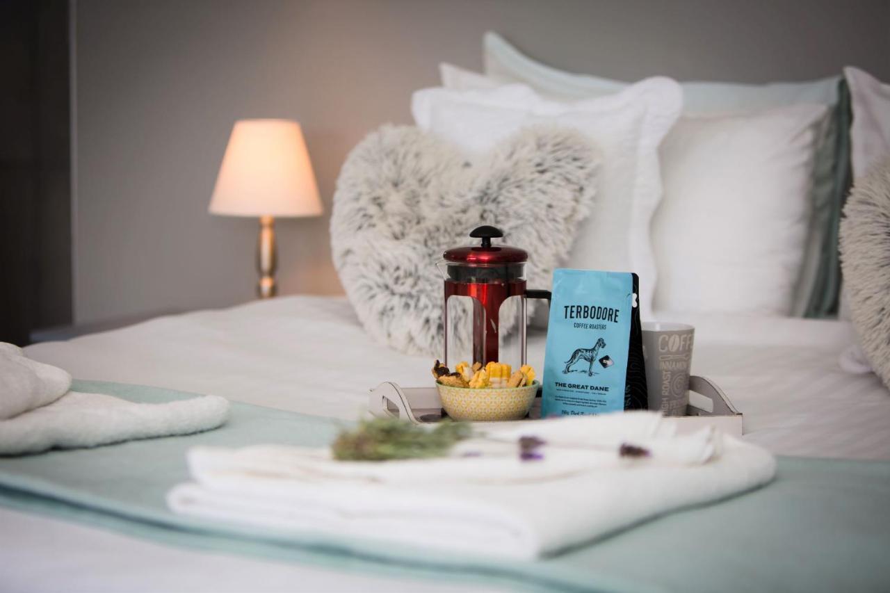 Three Feathers Cottages 랑게바안 외부 사진