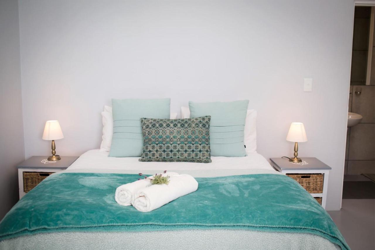 Three Feathers Cottages 랑게바안 외부 사진