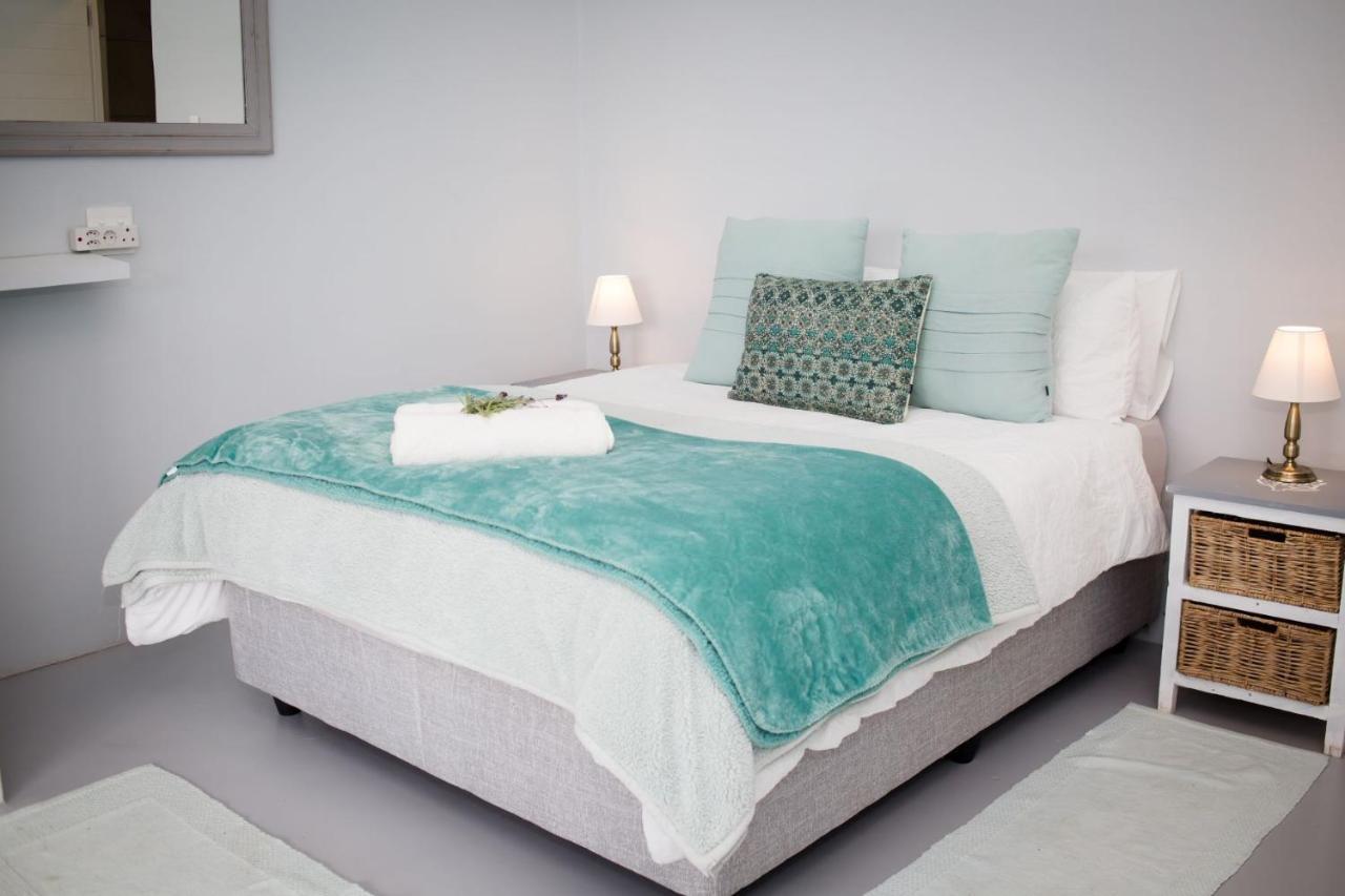 Three Feathers Cottages 랑게바안 외부 사진