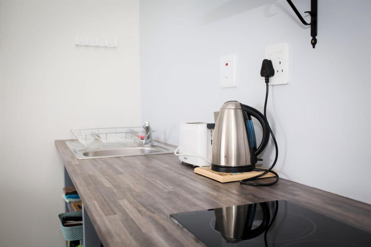 Three Feathers Cottages 랑게바안 외부 사진