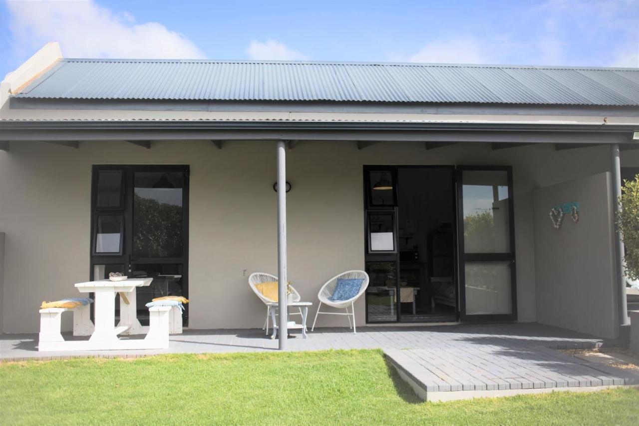 Three Feathers Cottages 랑게바안 외부 사진