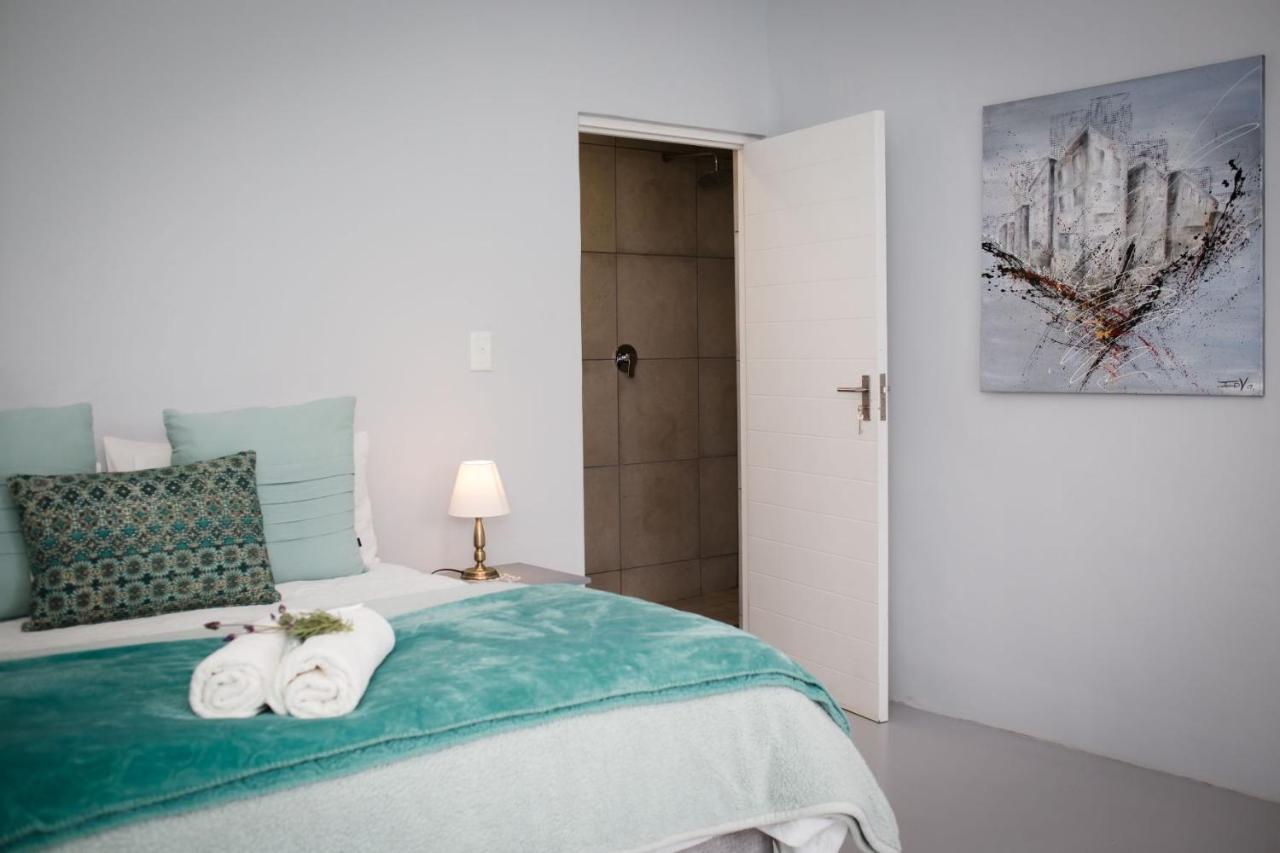 Three Feathers Cottages 랑게바안 외부 사진
