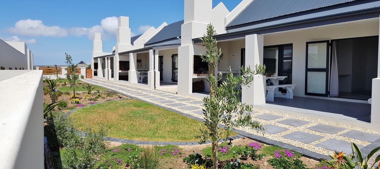 Three Feathers Cottages 랑게바안 외부 사진