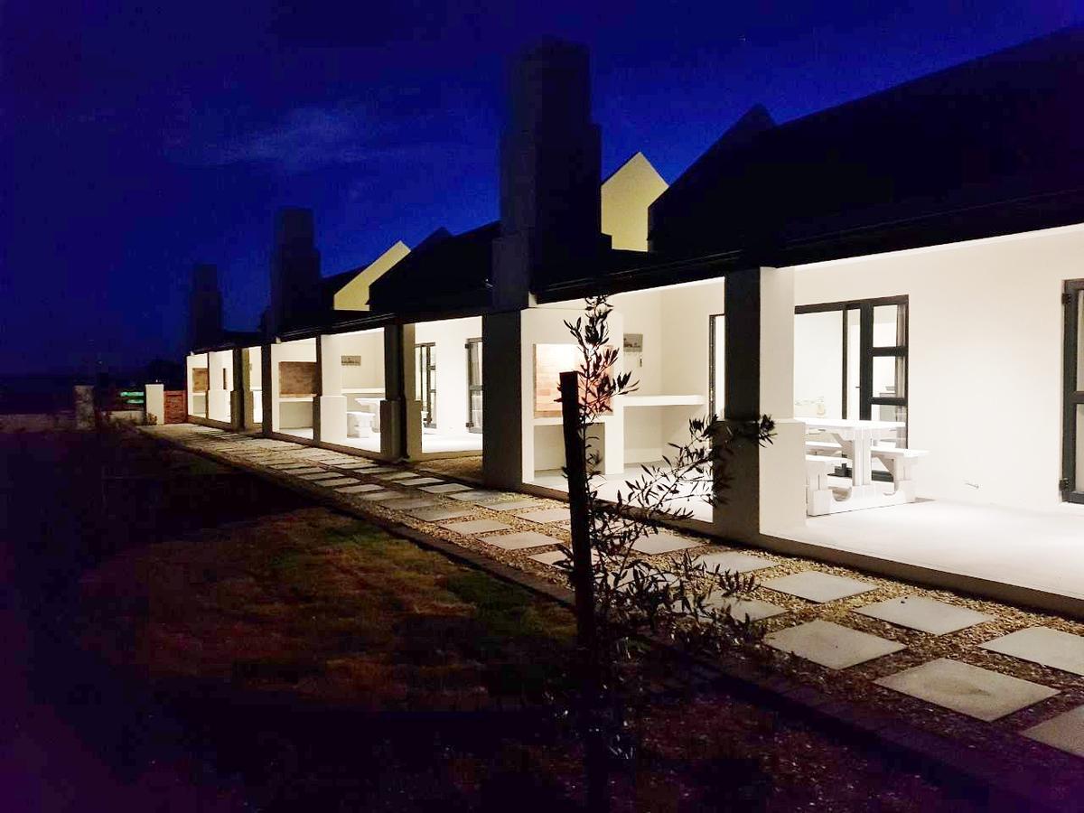 Three Feathers Cottages 랑게바안 외부 사진