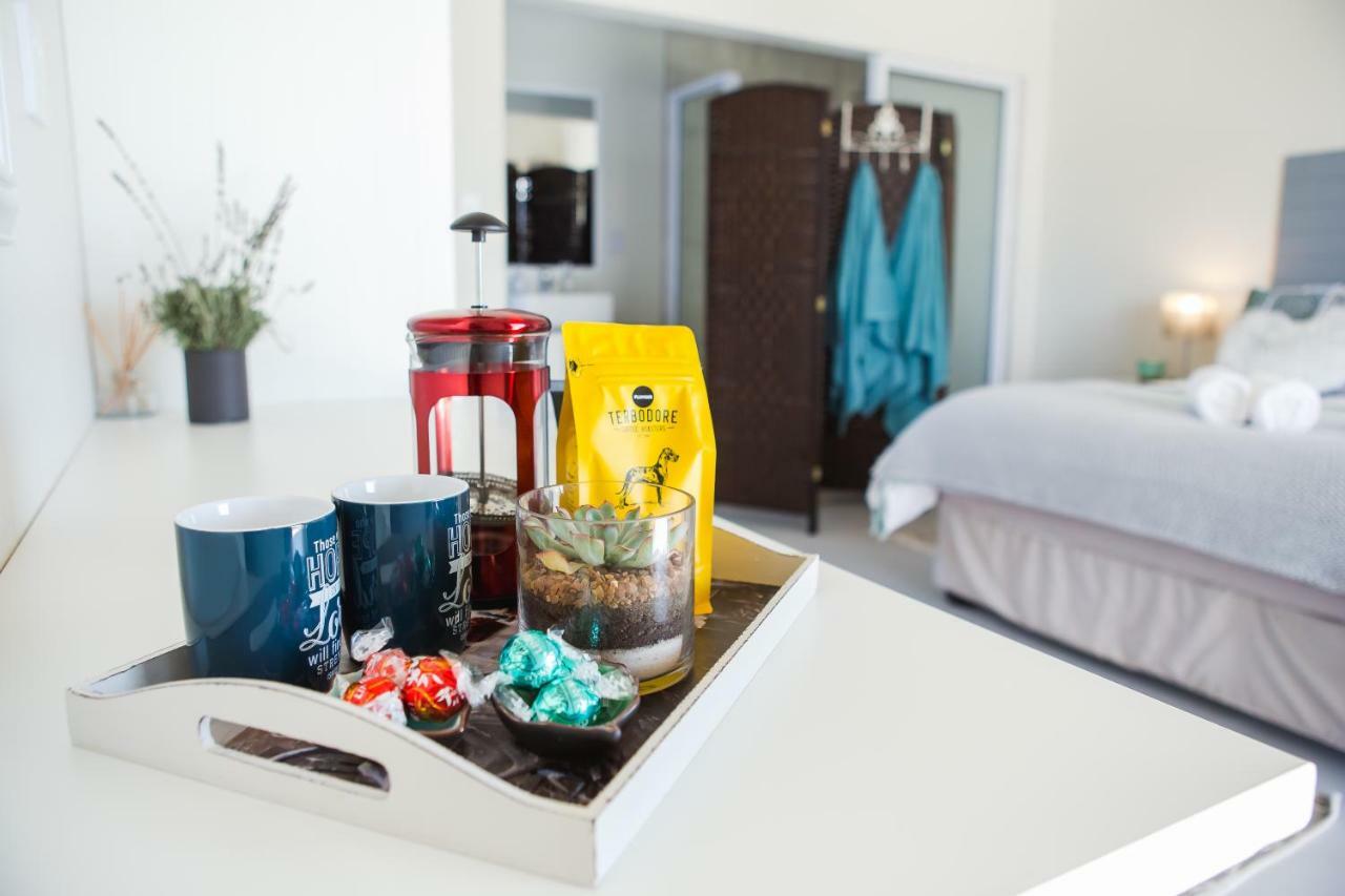 Three Feathers Cottages 랑게바안 외부 사진