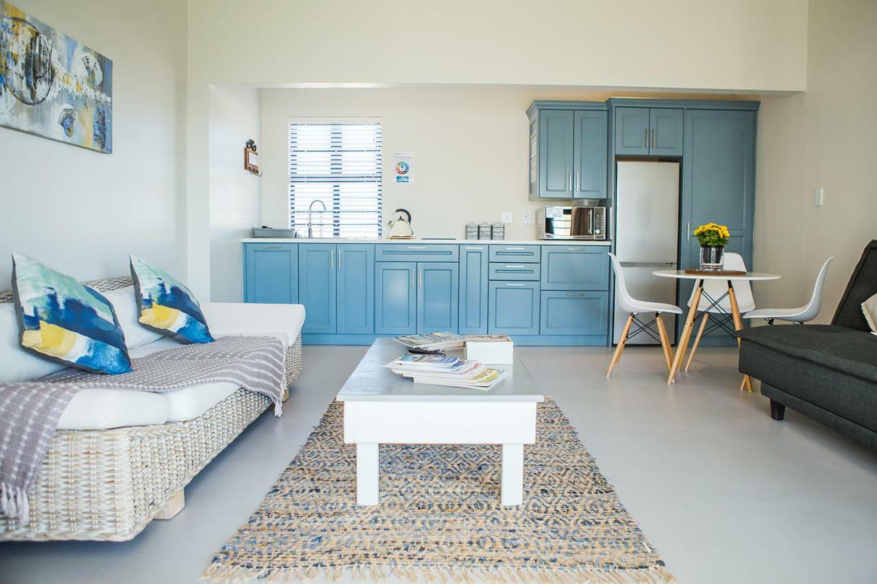 Three Feathers Cottages 랑게바안 외부 사진