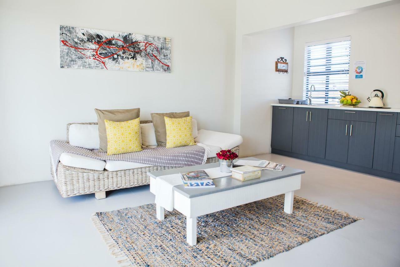 Three Feathers Cottages 랑게바안 외부 사진