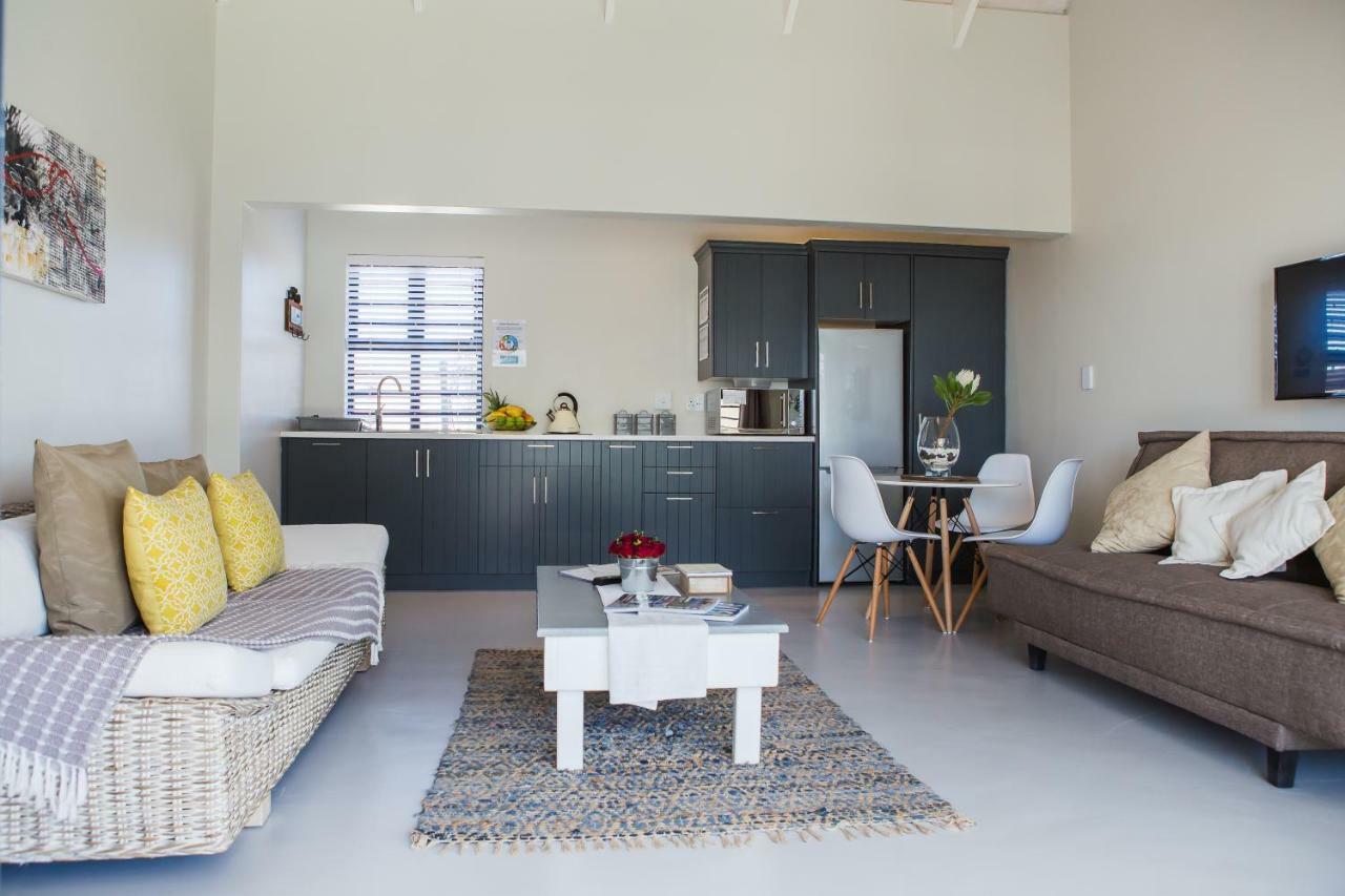 Three Feathers Cottages 랑게바안 외부 사진