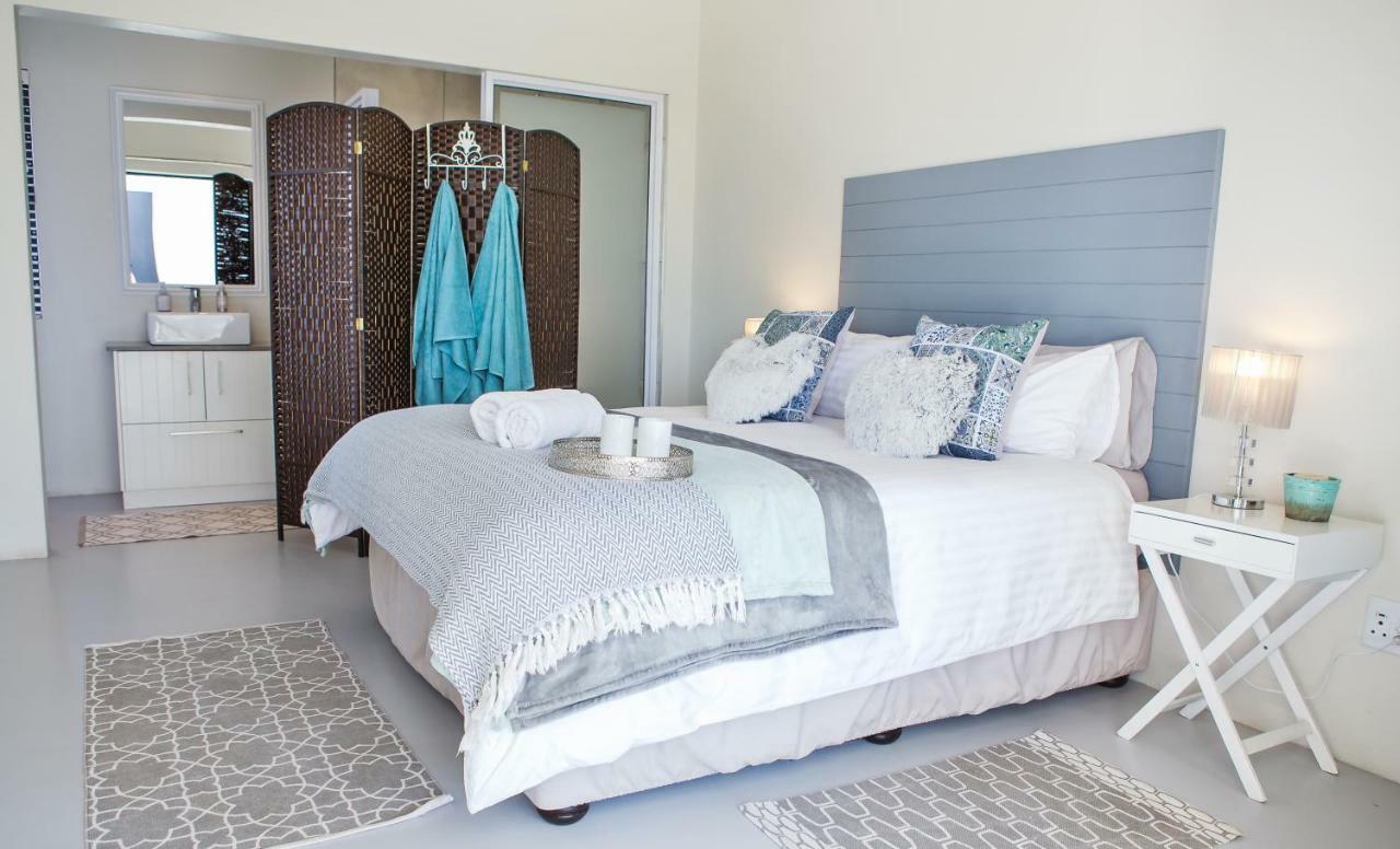 Three Feathers Cottages 랑게바안 외부 사진