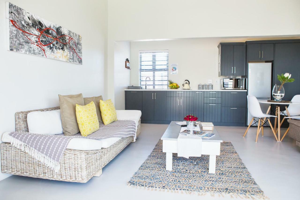 Three Feathers Cottages 랑게바안 외부 사진